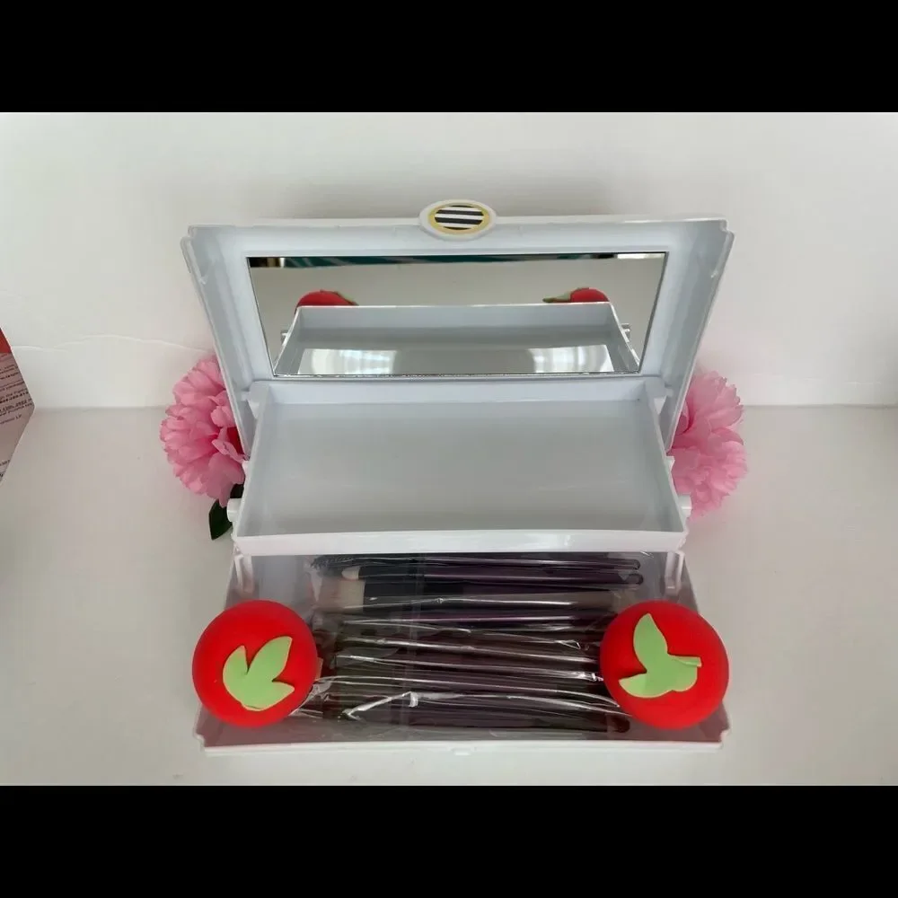 4 Piece‎ (including 14 piece brush set) Makeup Beauty Set